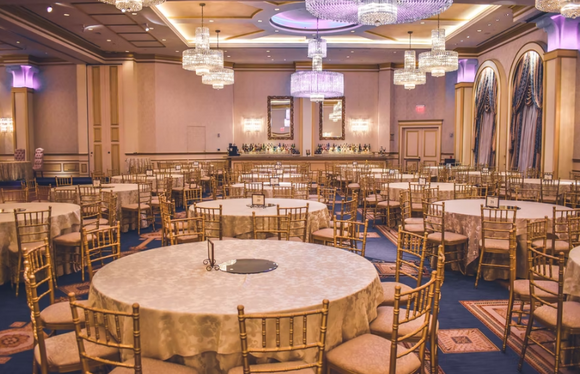 8 BENEFITS TO USING STACKING CHAIRS